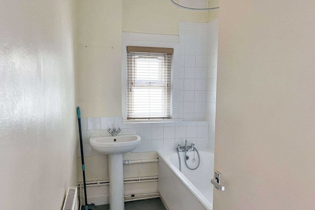 76 Endlesham Road, Balham, London SW12 8JL 2