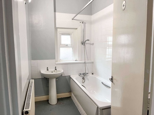 76 Endlesham Road, Balham, London SW12 8JL 2
