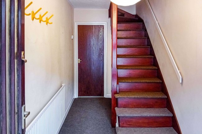 44 Fairview Close, Cheltenham, Gloucestershire, GL52 2LB 2