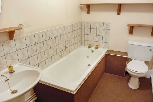 44 Fairview Close, Cheltenham, Gloucestershire, GL52 2LB 2