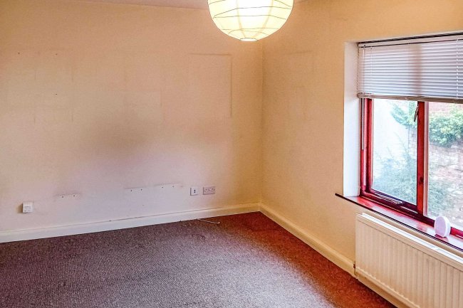 44 Fairview Close, Cheltenham, Gloucestershire, GL52 2LB 2