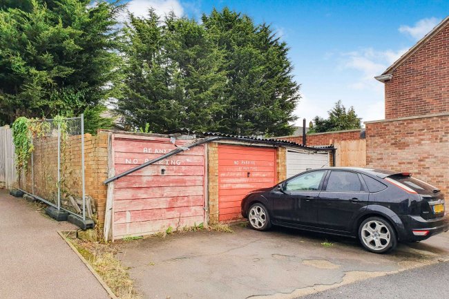 Beechwood Avenue Garages, Potters Bar, EN6 2PJ 1