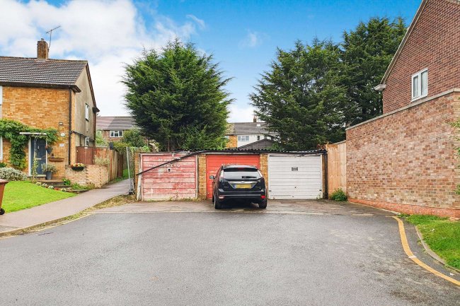 Beechwood Avenue Garages, Potters Bar, EN6 2PJ 1