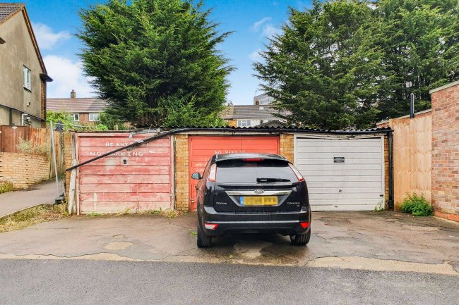 Beechwood Avenue Garages, Potters Bar, EN6 2PJ 1
