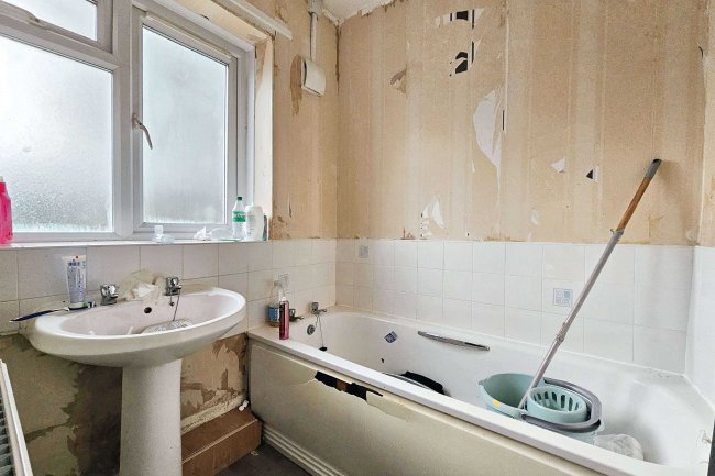 12 Ullock Walk, Middleton, Manchester, M24 4JA 4