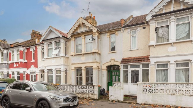 18 Bridge Road, East Ham, London, E6 2AG 7