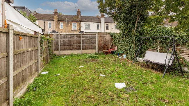 18 Bridge Road, East Ham, London, E6 2AG 7