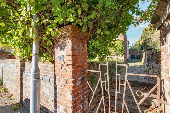 Flat 3, 118 Lowestoft Road, Gorleston, Great Yarmouth, Norfolk NR31 6ND 7