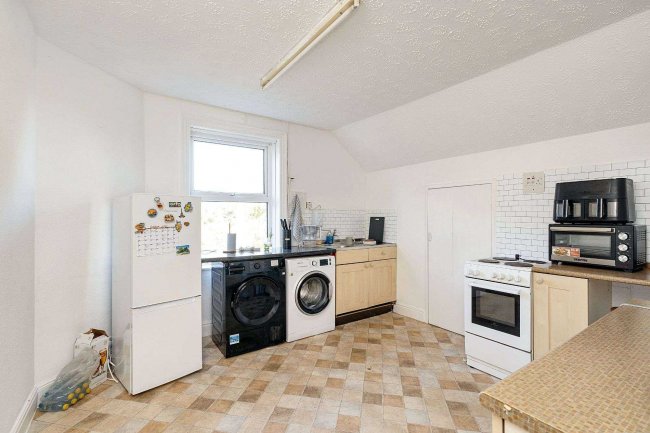 Flat 3, 118 Lowestoft Road, Gorleston, Great Yarmouth, Norfolk NR31 6ND 7