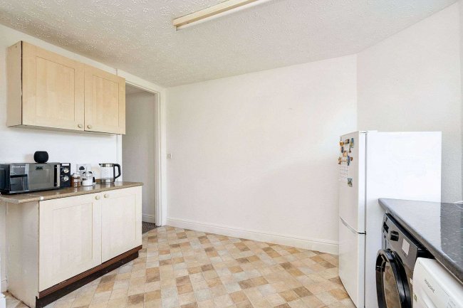 Flat 3, 118 Lowestoft Road, Gorleston, Great Yarmouth, Norfolk NR31 6ND 7