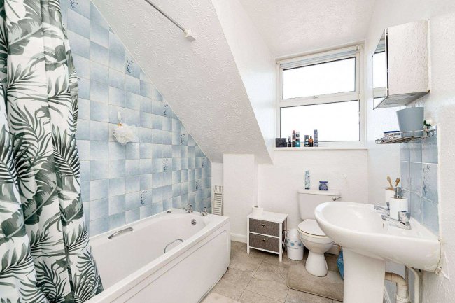 Flat 3, 118 Lowestoft Road, Gorleston, Great Yarmouth, Norfolk NR31 6ND 7