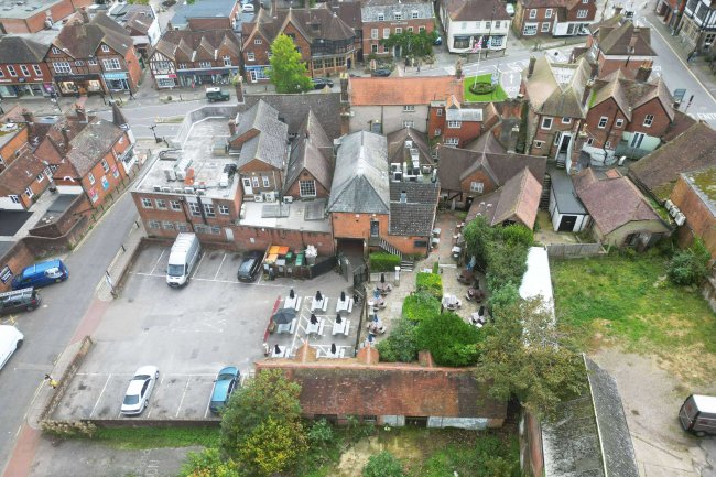 The Swan Inn, 15 High Street, Haslemere GU27 2HG 9