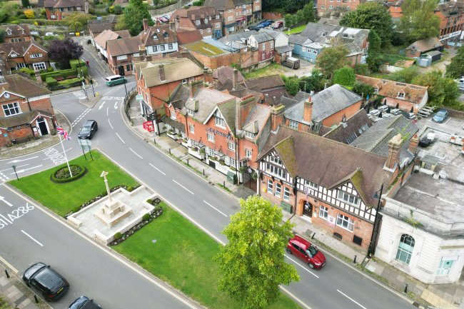 The Swan Inn, 15 High Street, Haslemere GU27 2HG 9