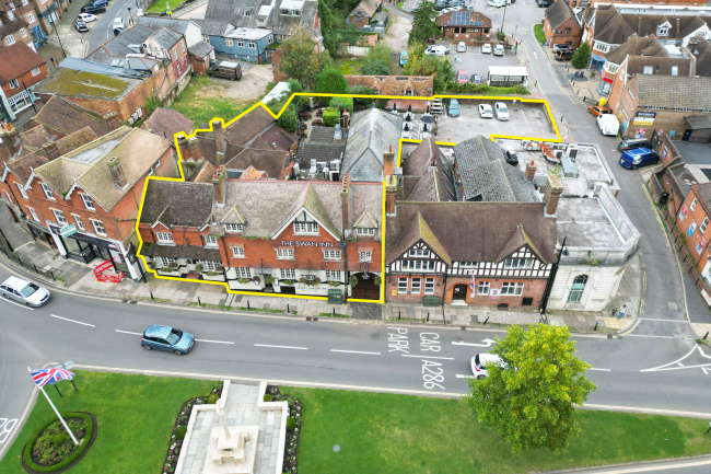 The Swan Inn, 15 High Street, Haslemere GU27 2HG 9