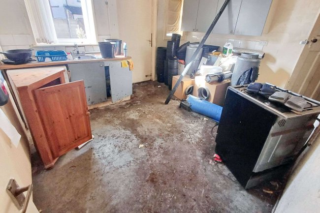 17 Stringer Street, Leigh, WN7 4BS 8