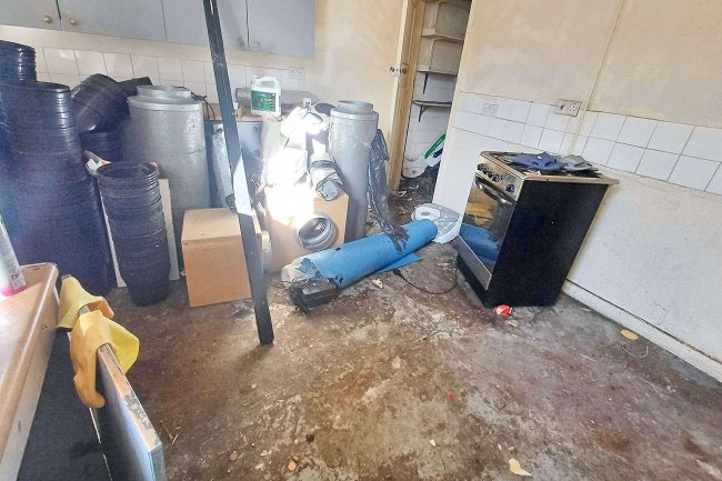 17 Stringer Street, Leigh, WN7 4BS 8