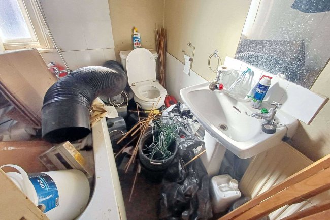 17 Stringer Street, Leigh, WN7 4BS 8