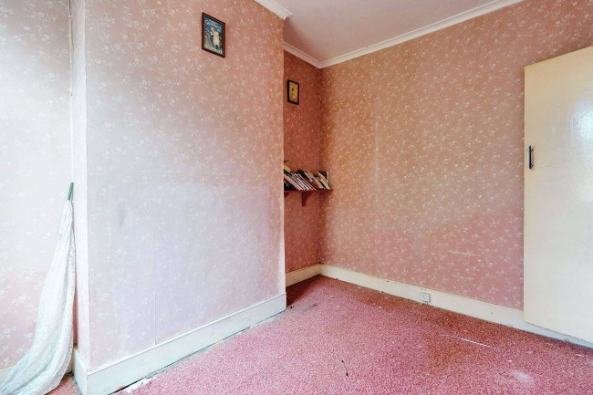 16 Beresford Road, Walthamstow, London E17 4LW 4