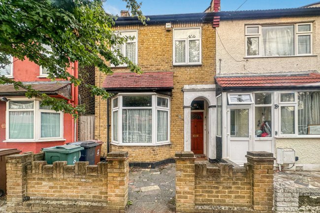 16 Beresford Road, Walthamstow, London E17 4LW 4