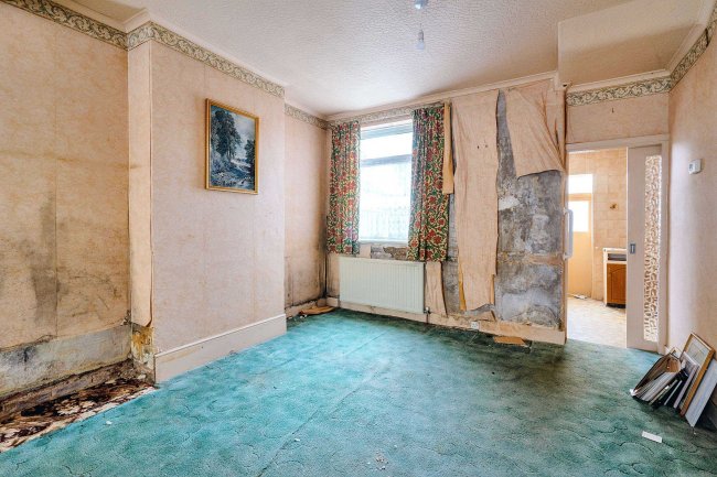 16 Beresford Road, Walthamstow, London E17 4LW 4