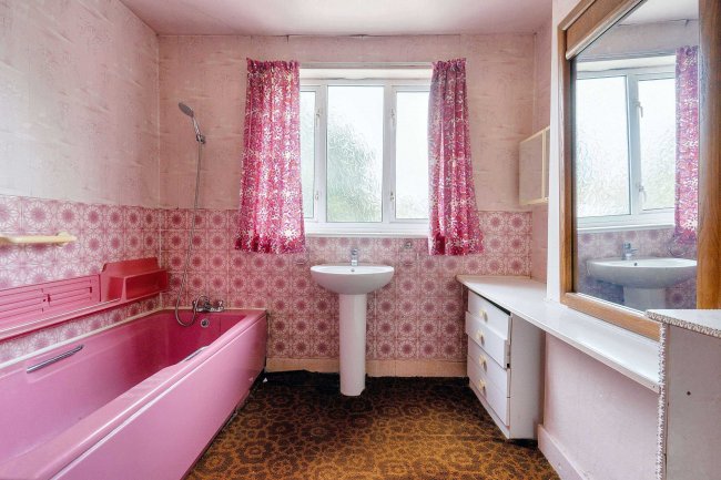 16 Beresford Road, Walthamstow, London E17 4LW 4