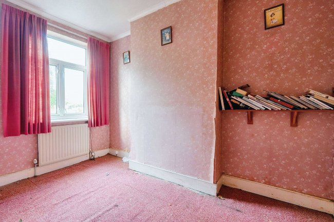 16 Beresford Road, Walthamstow, London E17 4LW 4