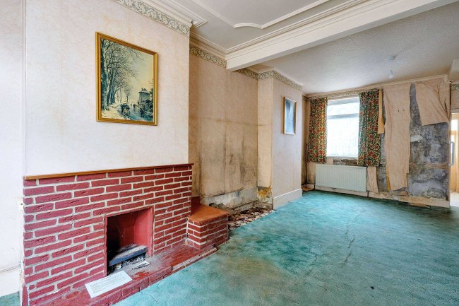 16 Beresford Road, Walthamstow, London E17 4LW 4