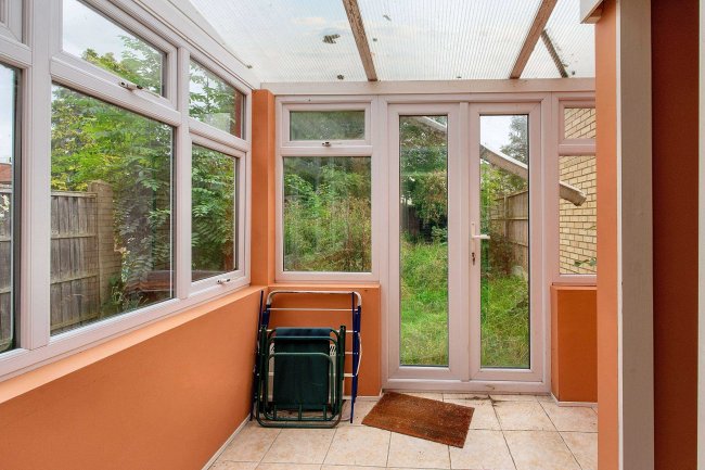 16 Beresford Road, Walthamstow, London E17 4LW 4