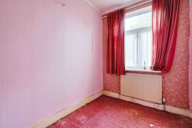 16 Beresford Road, Walthamstow, London E17 4LW 4