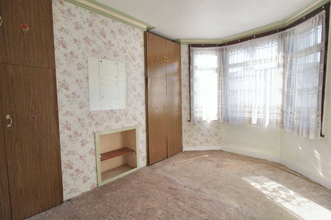 53 Sandyhill Road, Ilford, IG1 2ET 8