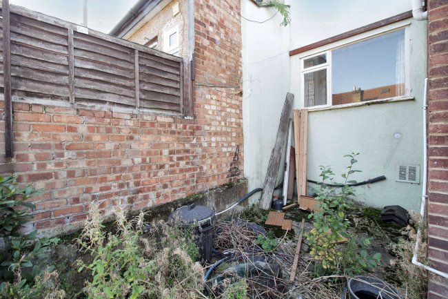 53 Sandyhill Road, Ilford, IG1 2ET 8