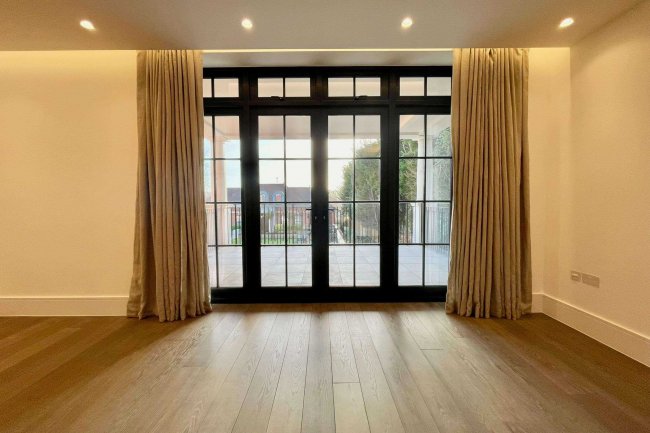 Apartment 3 Sereno House, 22 Beech Hill, Barnet, Hertfordshire, EN4 0JP 5