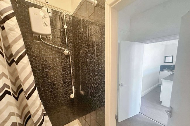 17 Park Avenue, Nottingham, NG3 4JS 9