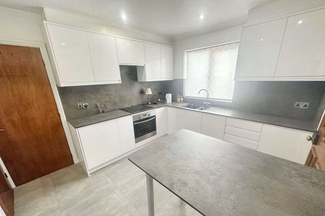 17 Park Avenue, Nottingham, NG3 4JS 9