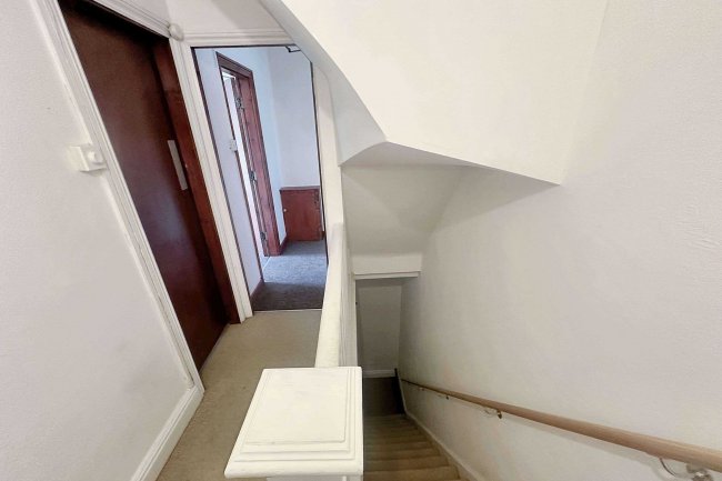 17 Park Avenue, Nottingham, NG3 4JS 9