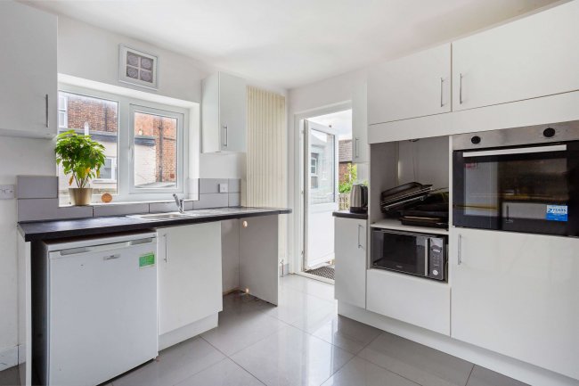 3 Genyn Road, Guildford, Surrey GU2 7NS 10