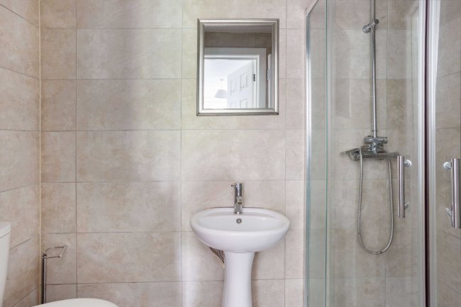 3 Genyn Road, Guildford, Surrey GU2 7NS 10