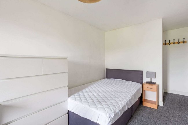 3 Genyn Road, Guildford, Surrey GU2 7NS 10