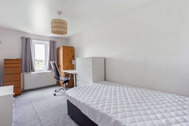 3 Genyn Road, Guildford, Surrey GU2 7NS 10