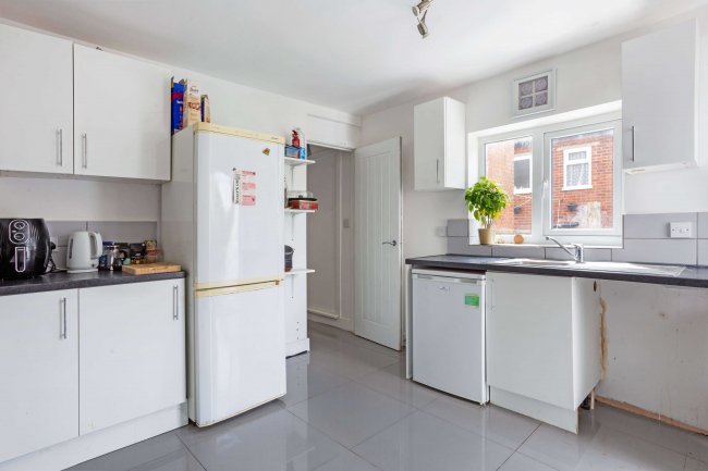 3 Genyn Road, Guildford, Surrey GU2 7NS 10