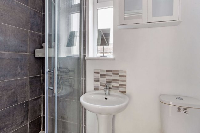 3 Genyn Road, Guildford, Surrey GU2 7NS 10