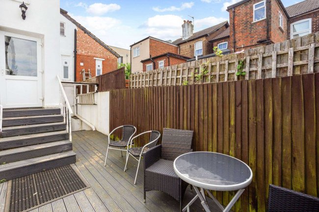 3 Genyn Road, Guildford, Surrey GU2 7NS 10