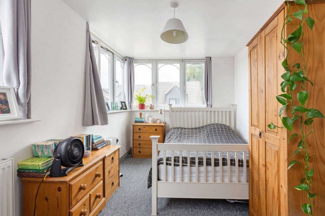 3 Genyn Road, Guildford, Surrey GU2 7NS 10