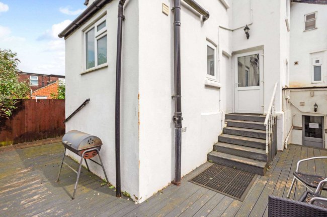 3 Genyn Road, Guildford, Surrey GU2 7NS 10