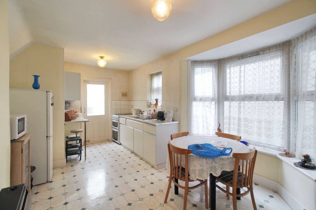 104 St Georges Road, Leyton, E10 5RQ 4