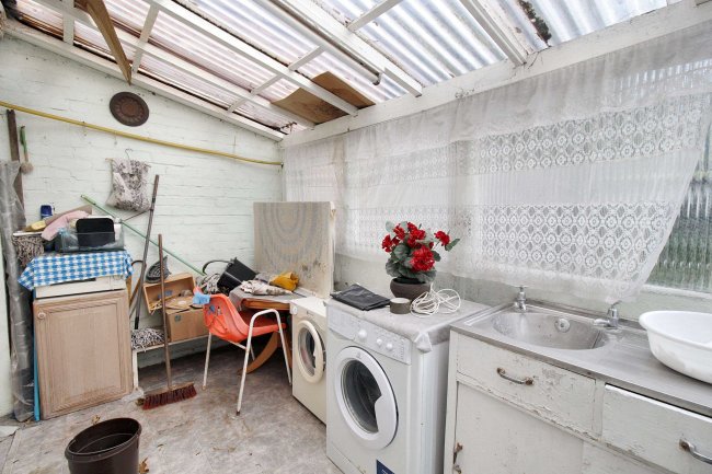 104 St Georges Road, Leyton, E10 5RQ 4