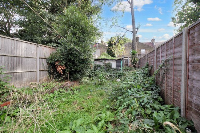 104 St Georges Road, Leyton, E10 5RQ 4