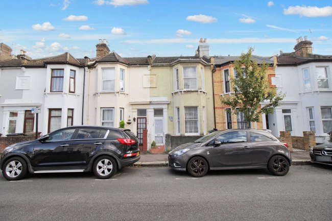 104 St Georges Road, Leyton, E10 5RQ 4