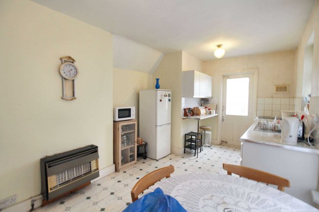 104 St Georges Road, Leyton, E10 5RQ 4