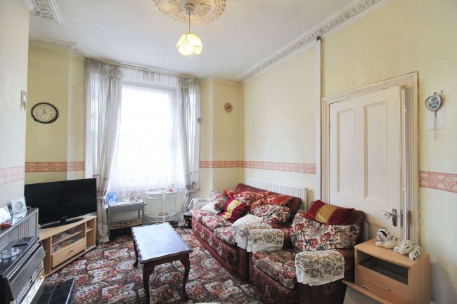 104 St Georges Road, Leyton, E10 5RQ 4